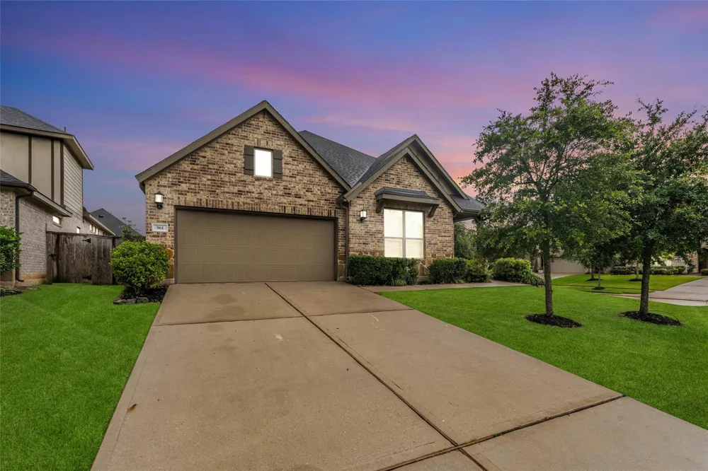 561 Rolling Brook Lane Pinehurst, TX 77362