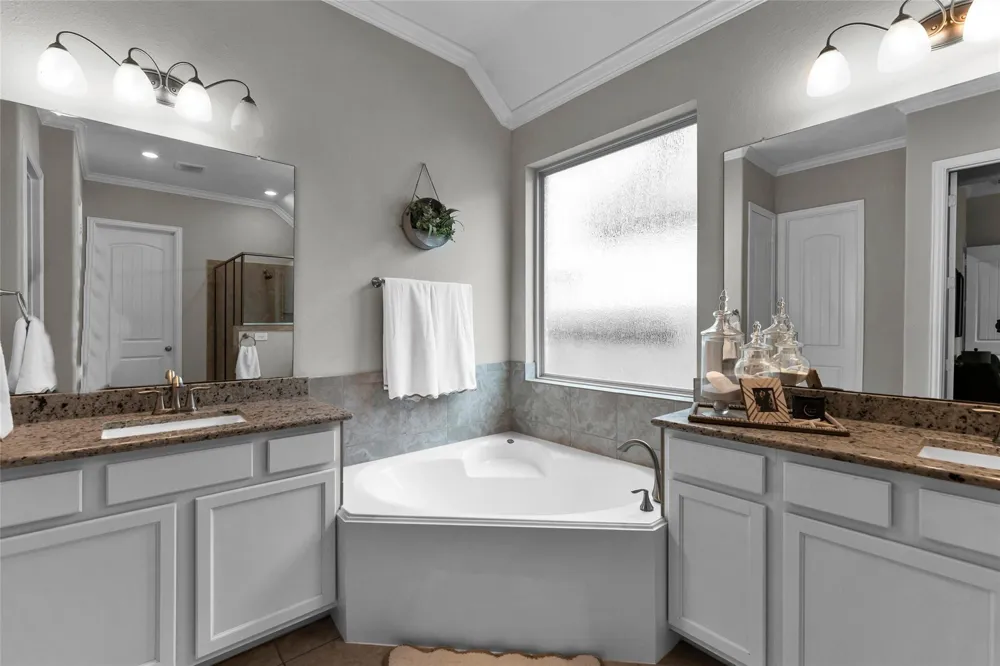 561 Rolling Brook Lane Pinehurst, TX 77362