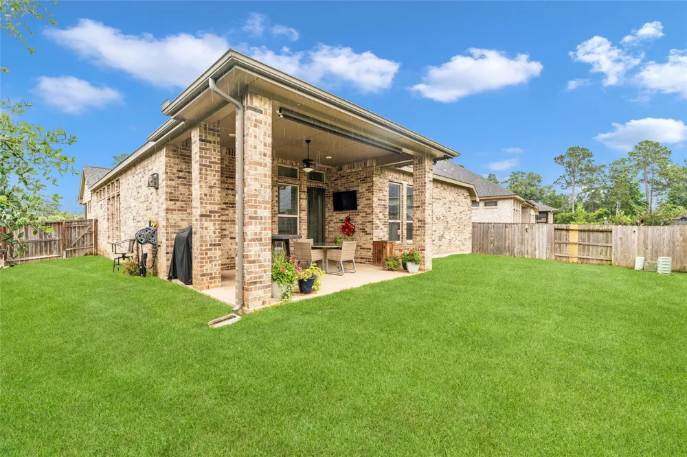 561 Rolling Brook Lane Pinehurst, TX 77362