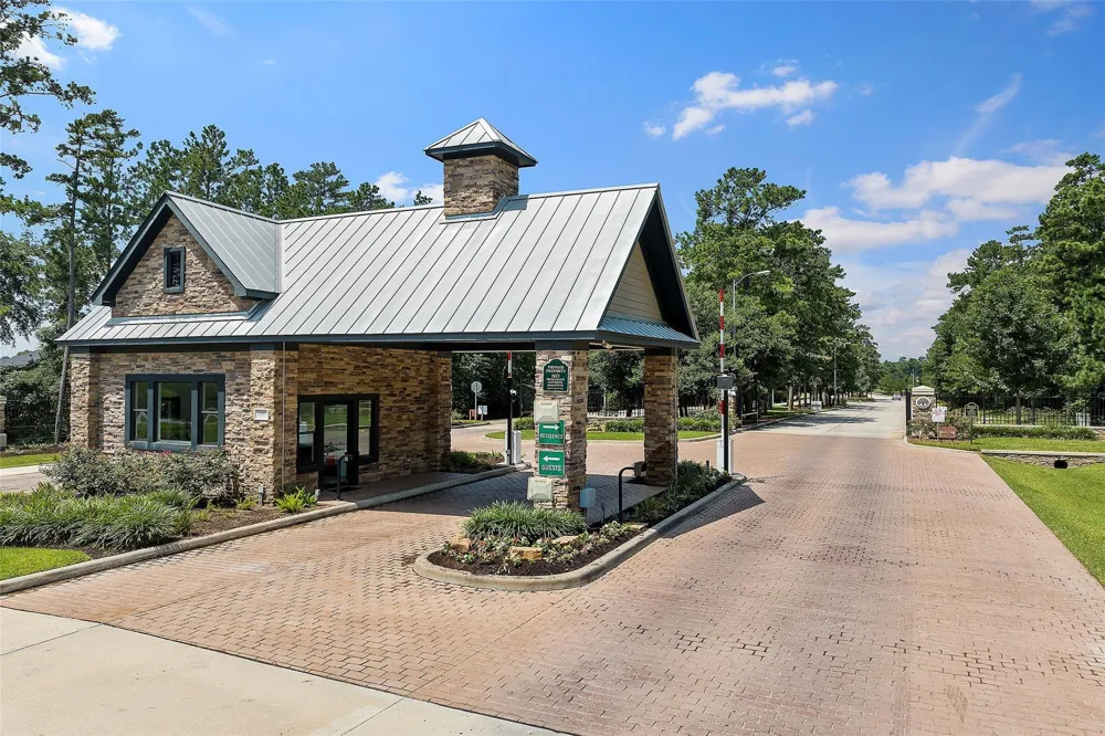 561 Rolling Brook Lane Pinehurst, TX 77362