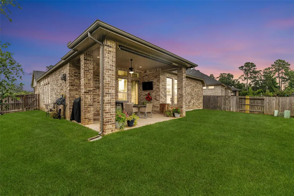 561 Rolling Brook Lane Pinehurst, TX 77362