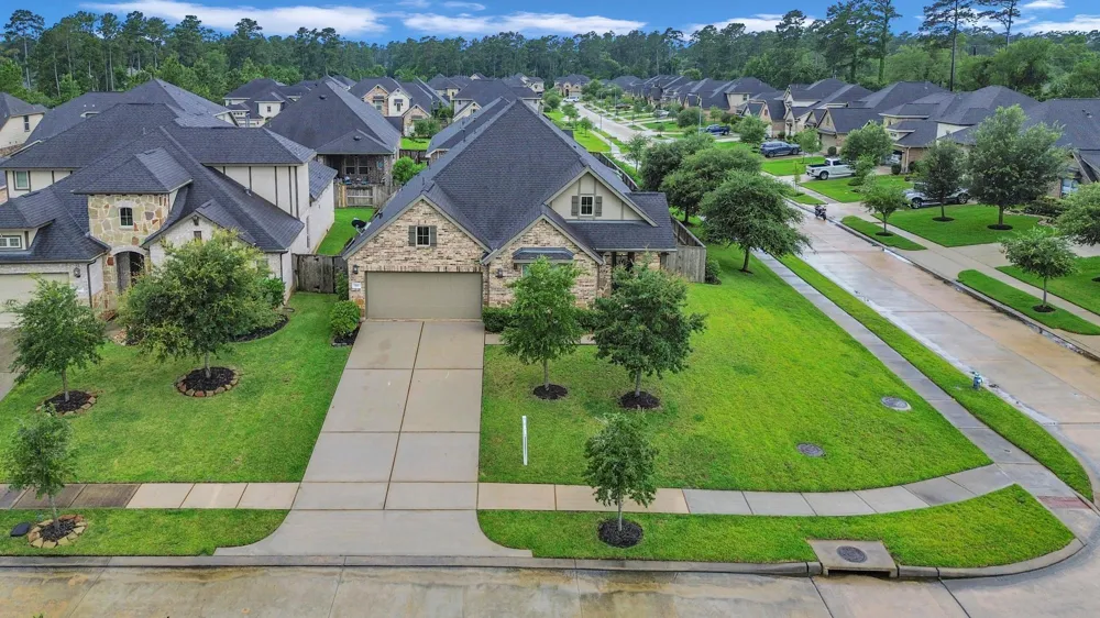 561 Rolling Brook Lane Pinehurst, TX 77362