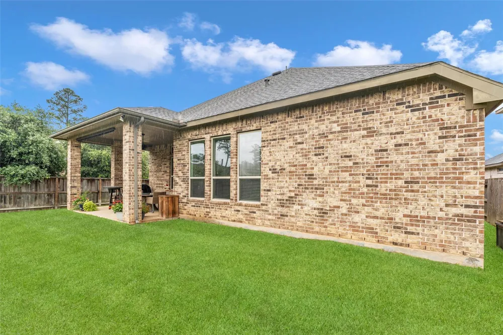 561 Rolling Brook Lane Pinehurst, TX 77362