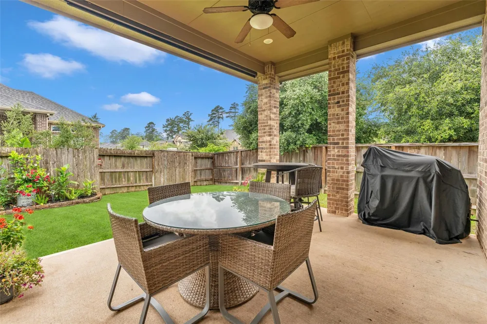561 Rolling Brook Lane Pinehurst, TX 77362
