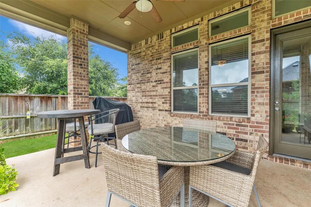561 Rolling Brook Lane Pinehurst, TX 77362