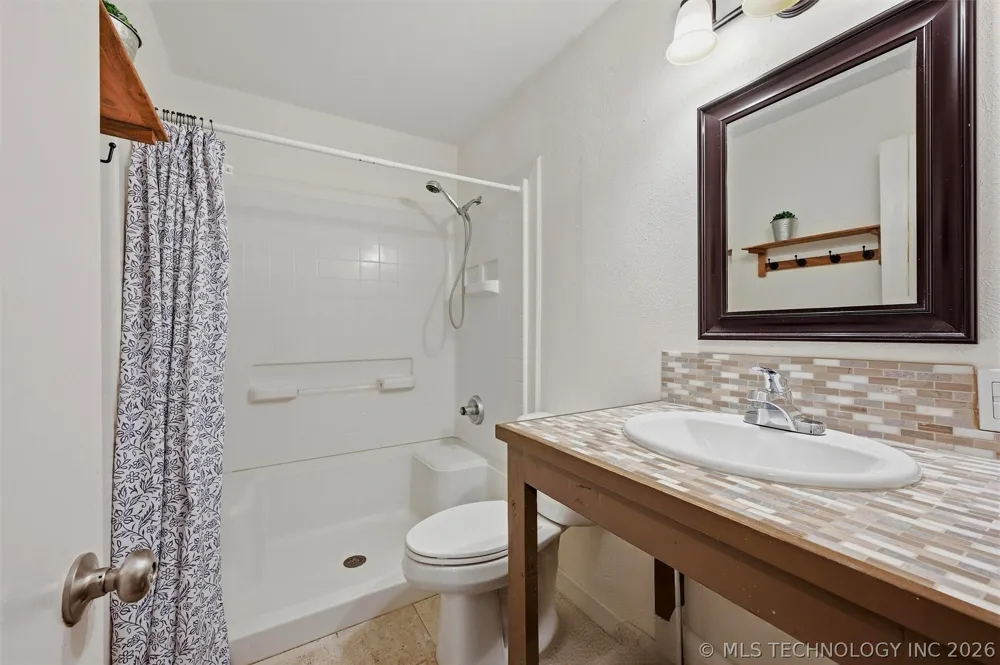 2120 Mason Durant, OK 74701