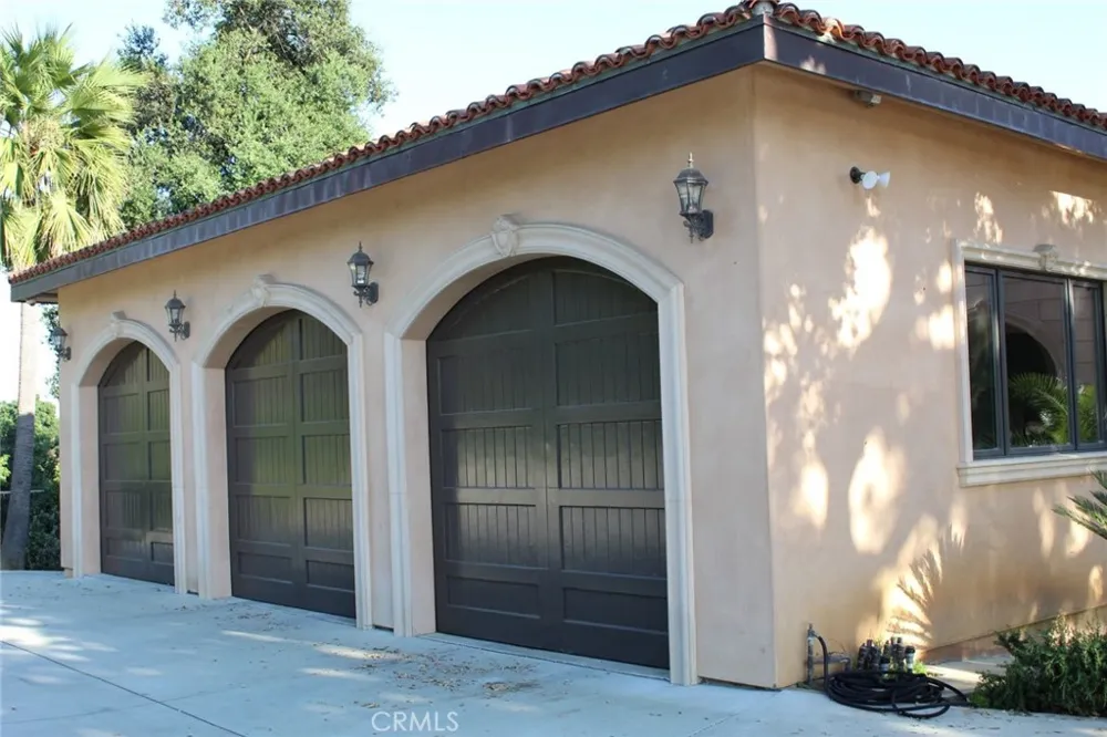 1445 Edgecliff Pasadena, CA 91107