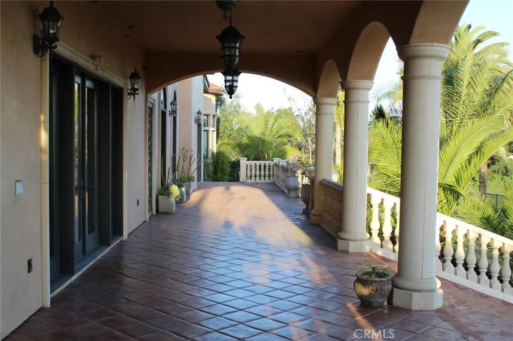 1445 Edgecliff Pasadena, CA 91107