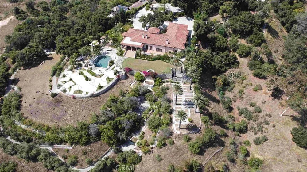 1445 Edgecliff Pasadena, CA 91107