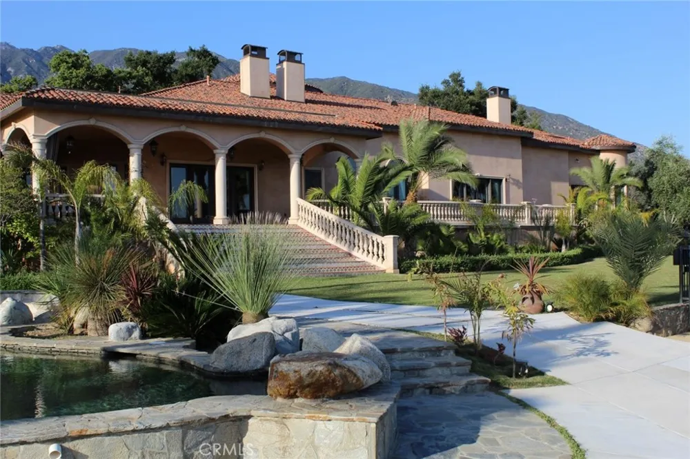 1445 Edgecliff Pasadena, CA 91107