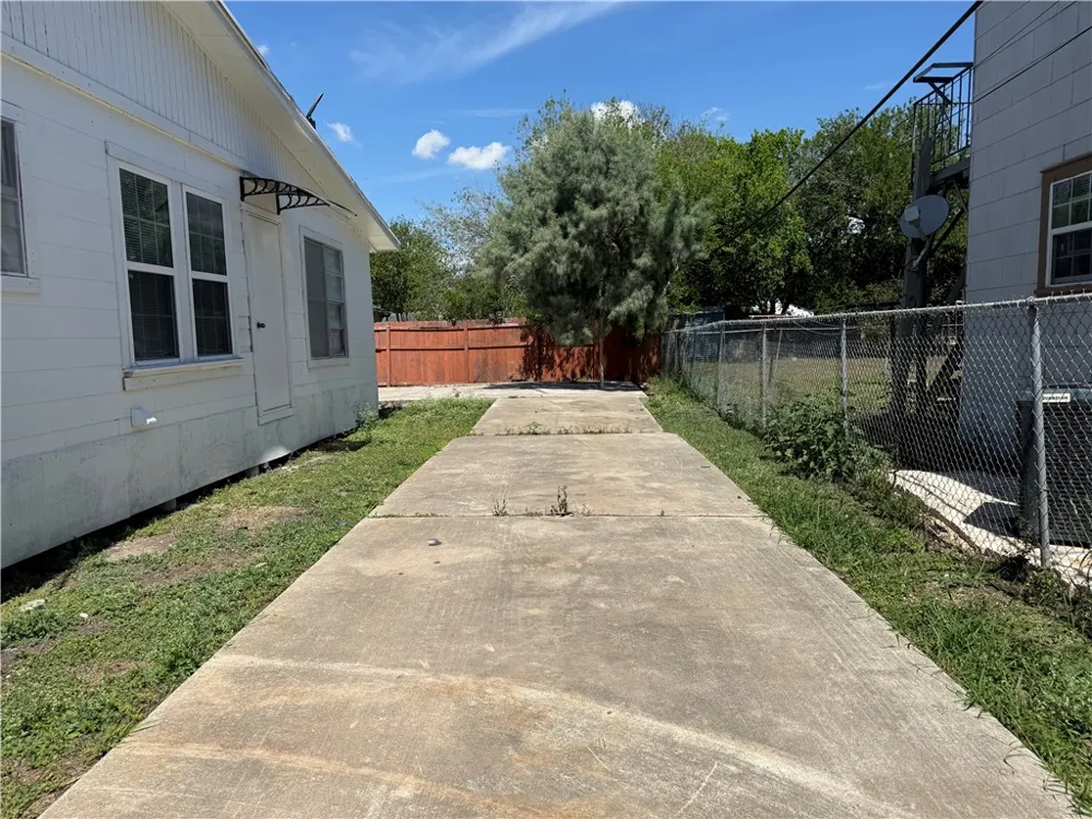 1816 Elizabeth Street Corpus Christi, TX 78404