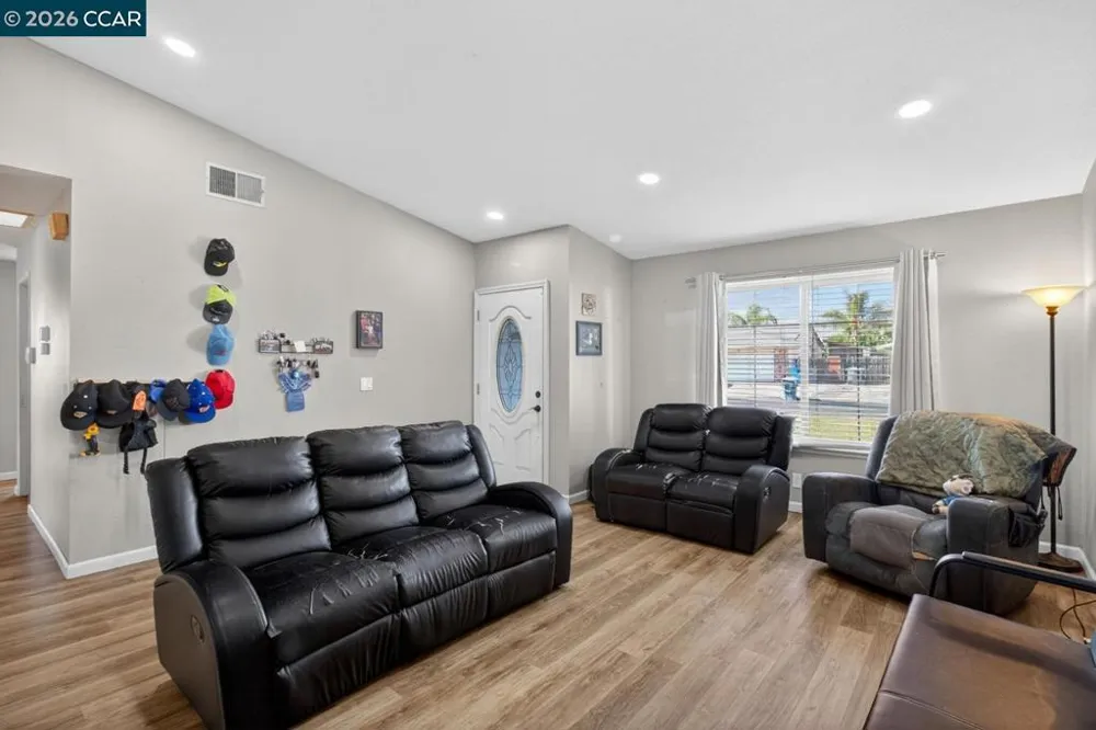 130 Jennifer Ln Vacaville, CA 95687