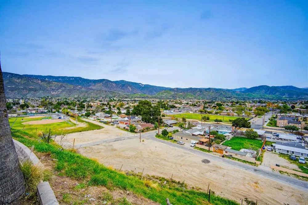 304 Edgerton Drive San Bernardino, CA 92405