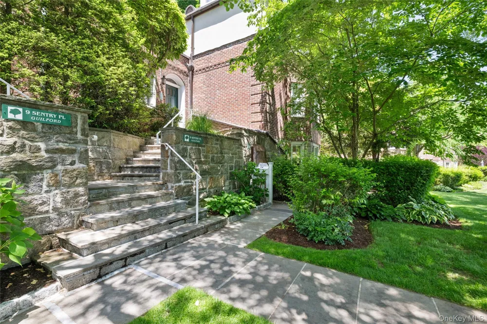 9 Sentry Place #Garden Scarsdale, NY 10583