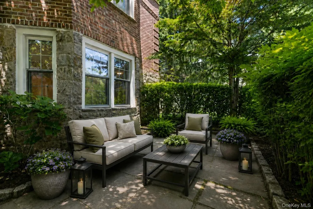 9 Sentry Place #Garden Scarsdale, NY 10583