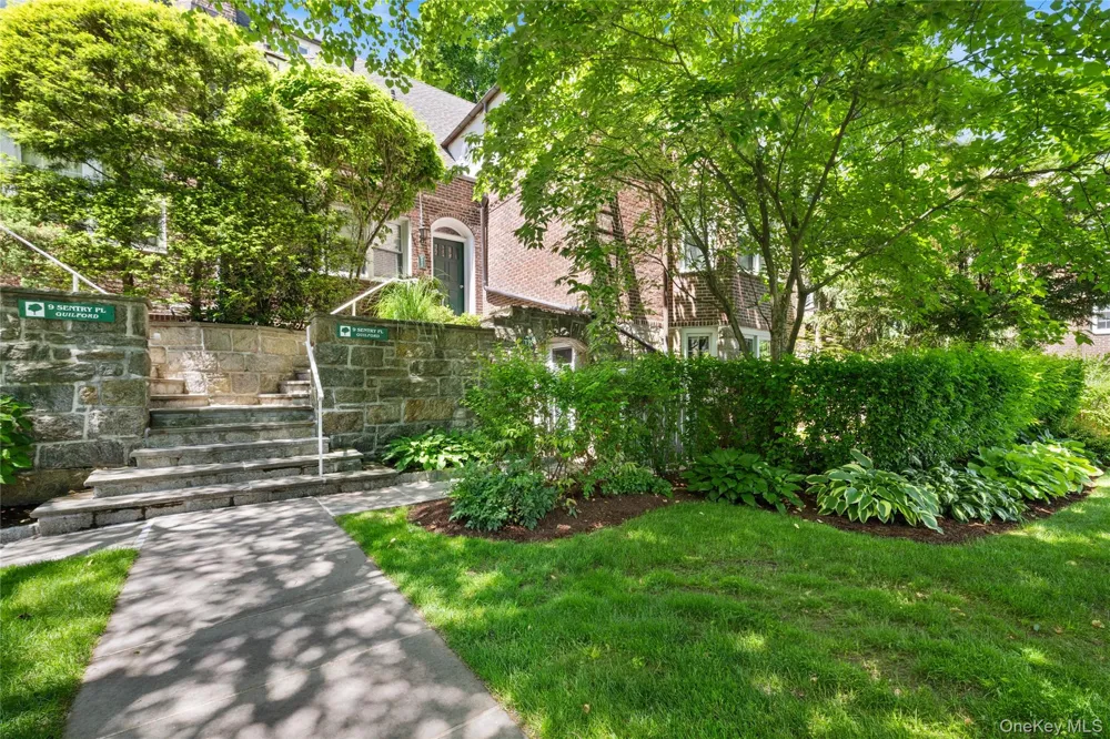 9 Sentry Place #Garden Scarsdale, NY 10583