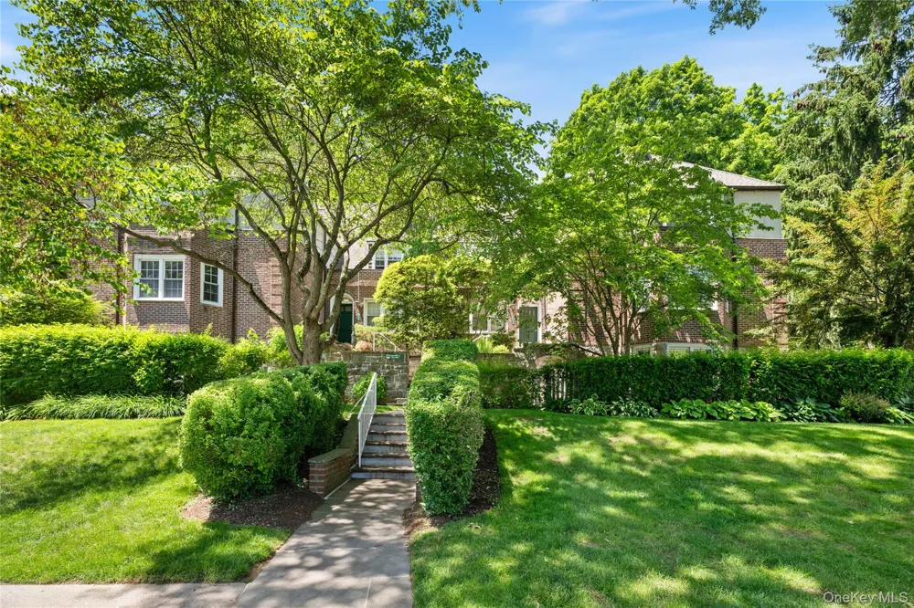 9 Sentry Place #Garden Scarsdale, NY 10583