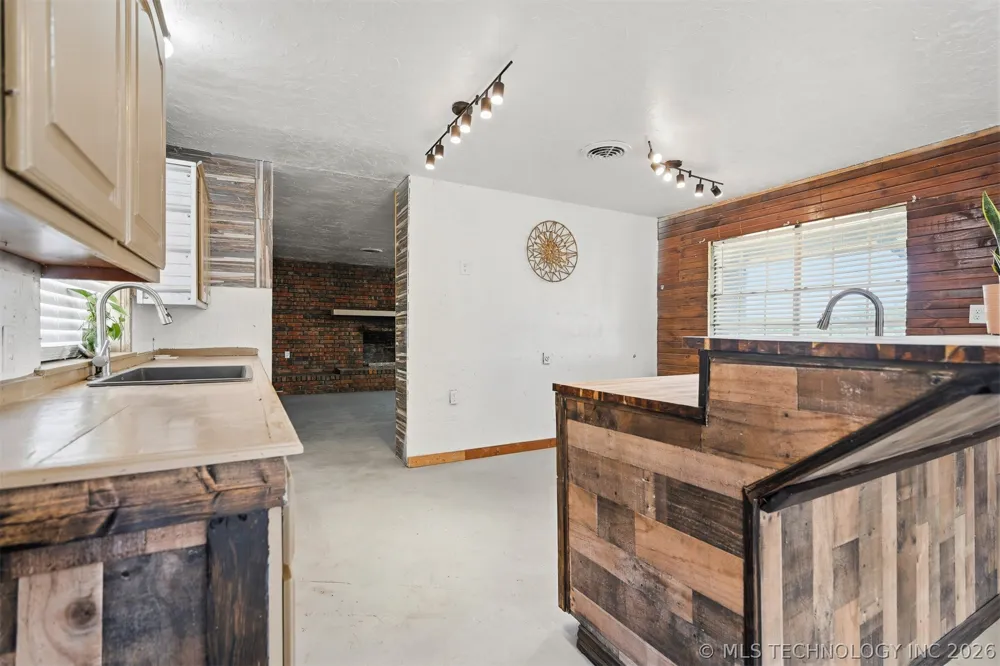 33247 Brushy Mound Lane Marietta, OK 73463