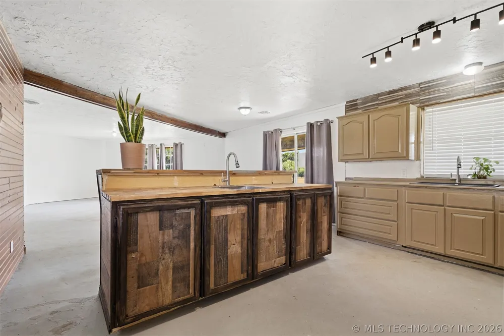 33247 Brushy Mound Lane Marietta, OK 73463