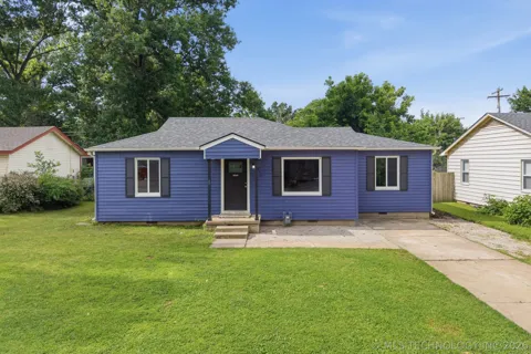 213 E 12th Place