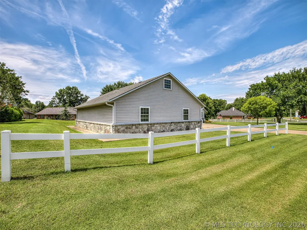 36 Meadowlark Eufaula, OK 74432