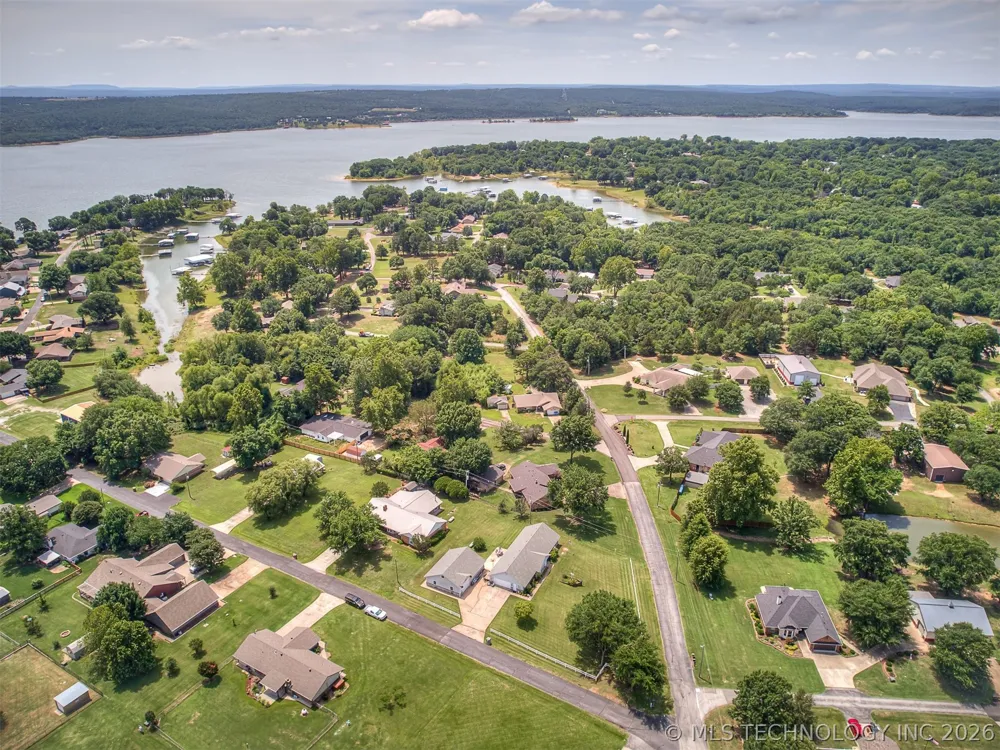 36 Meadowlark Eufaula, OK 74432