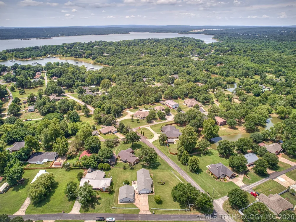 36 Meadowlark Eufaula, OK 74432