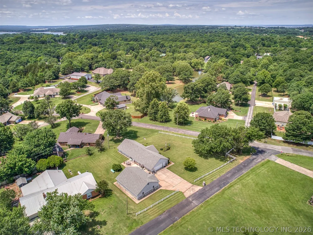36 Meadowlark Eufaula, OK 74432