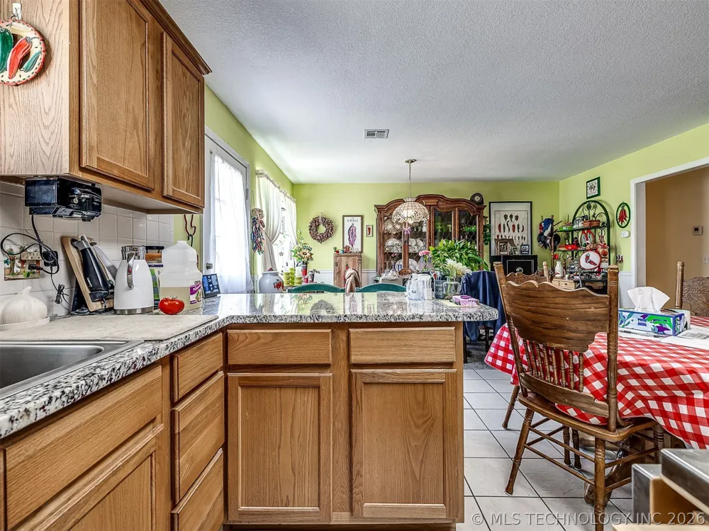 36 Meadowlark Eufaula, OK 74432