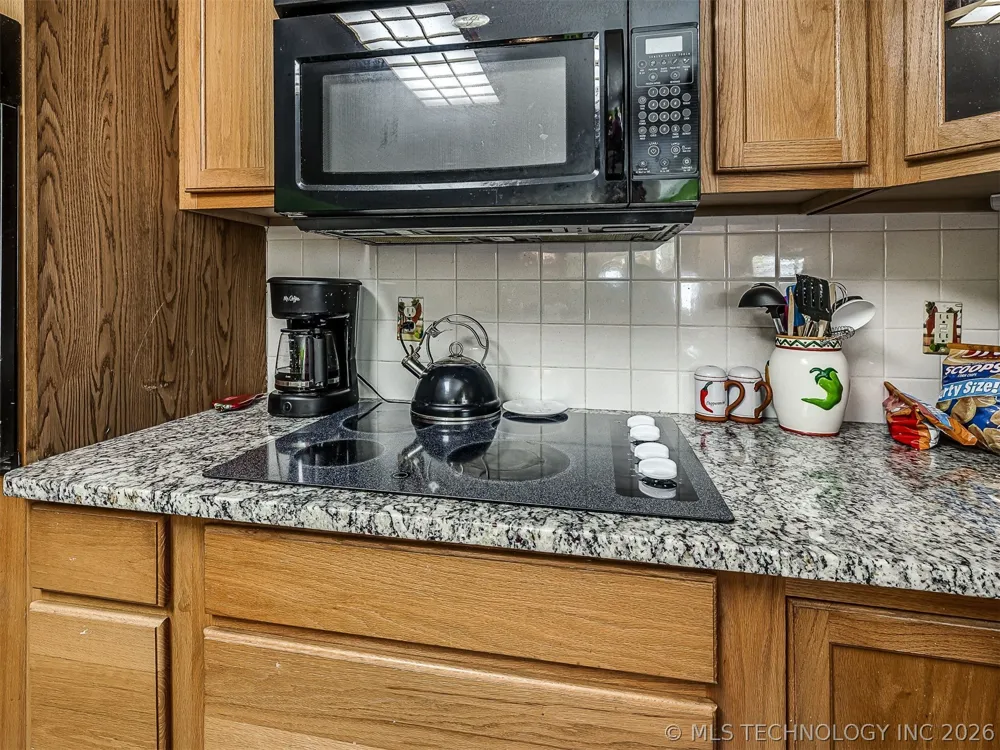36 Meadowlark Eufaula, OK 74432
