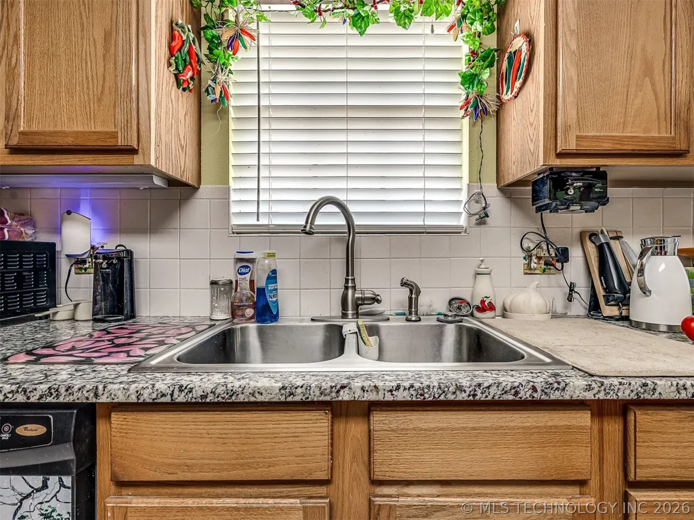 36 Meadowlark Eufaula, OK 74432