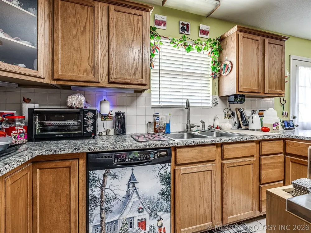 36 Meadowlark Eufaula, OK 74432