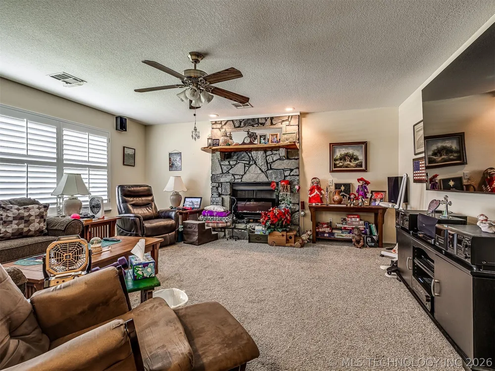 36 Meadowlark Eufaula, OK 74432