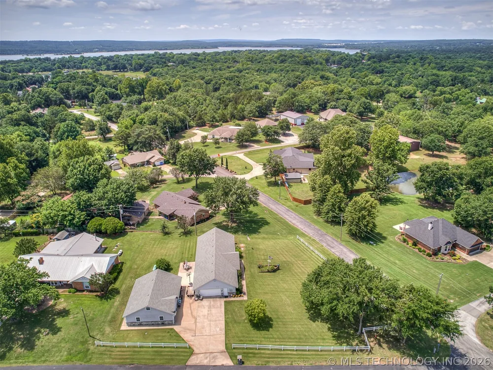 36 Meadowlark Eufaula, OK 74432