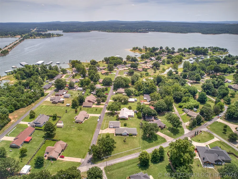 36 Meadowlark Eufaula, OK 74432