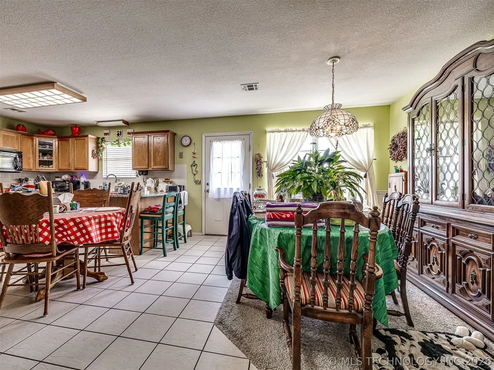 36 Meadowlark Eufaula, OK 74432