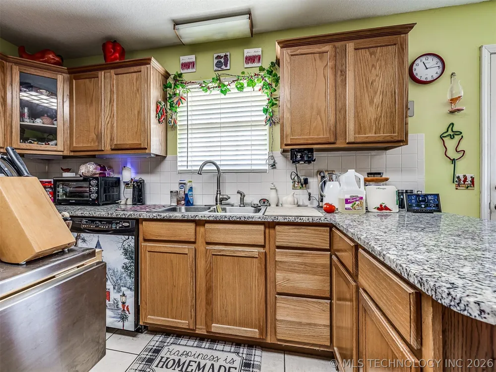 36 Meadowlark Eufaula, OK 74432