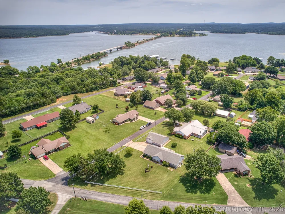36 Meadowlark Eufaula, OK 74432