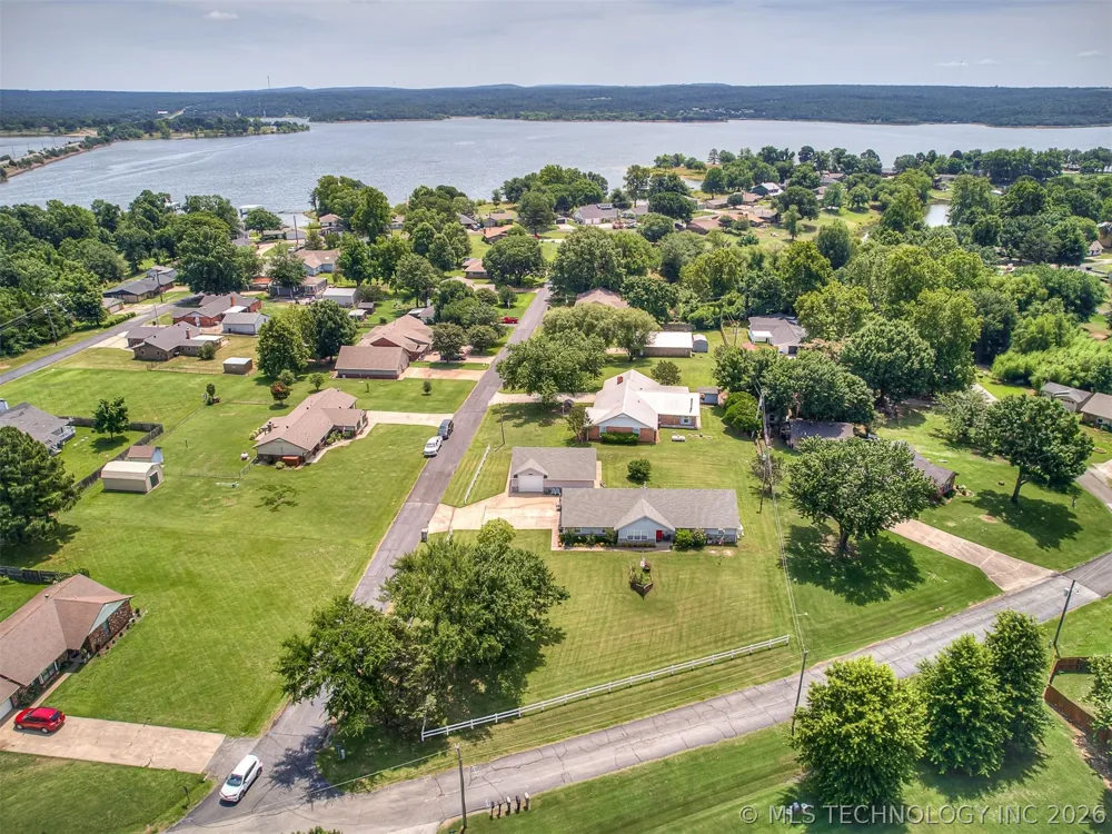 36 Meadowlark Eufaula, OK 74432