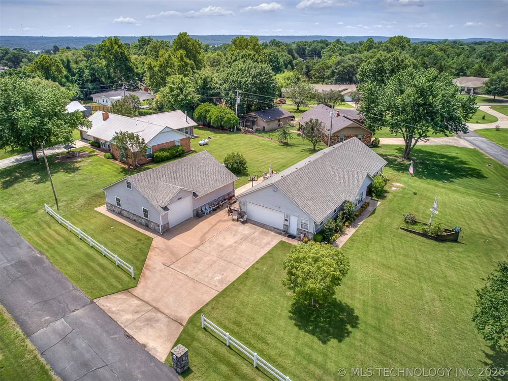 36 Meadowlark Eufaula, OK 74432