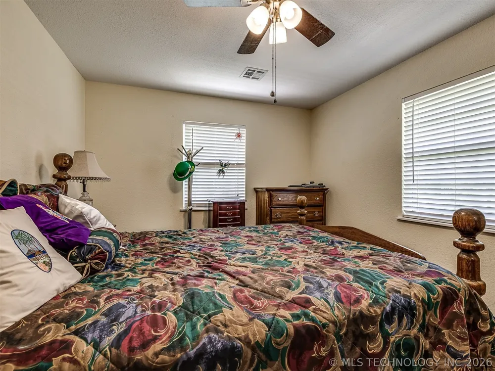 36 Meadowlark Eufaula, OK 74432