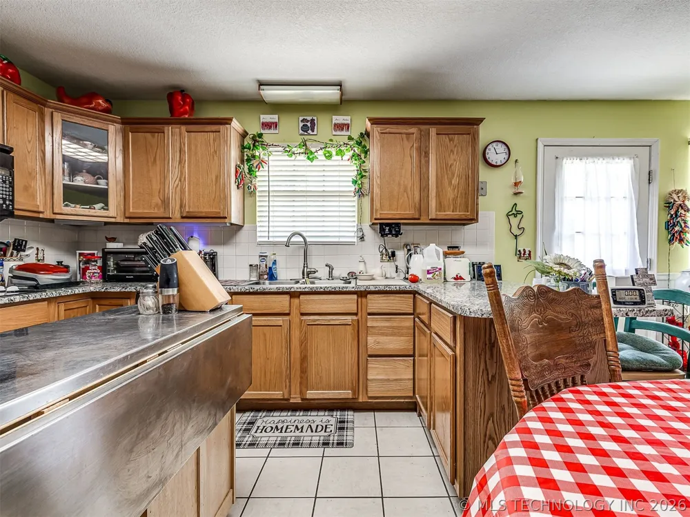36 Meadowlark Eufaula, OK 74432