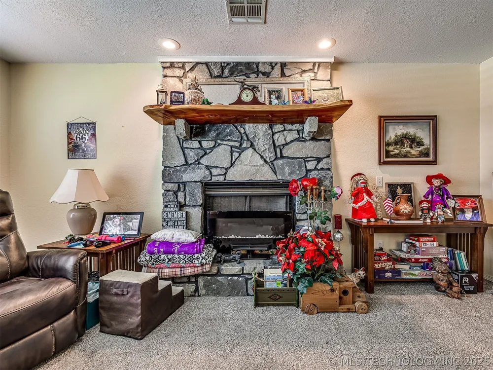 36 Meadowlark Eufaula, OK 74432