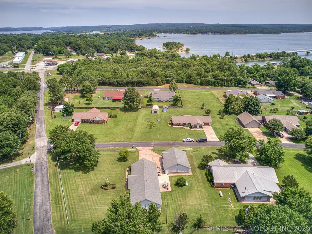 36 Meadowlark Eufaula, OK 74432