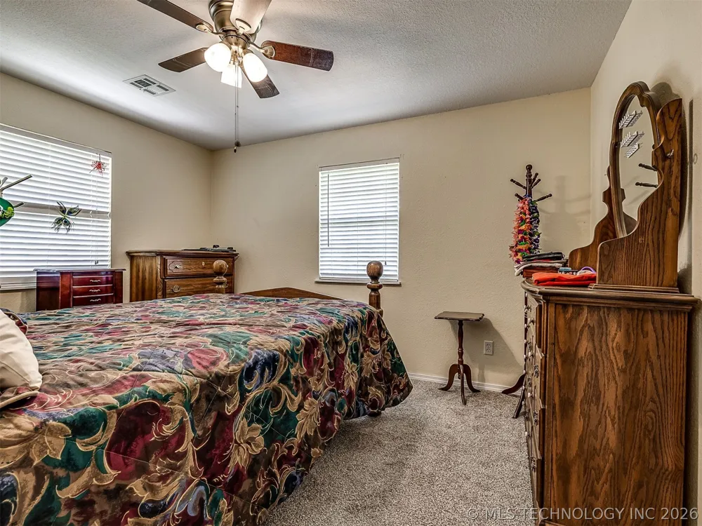 36 Meadowlark Eufaula, OK 74432
