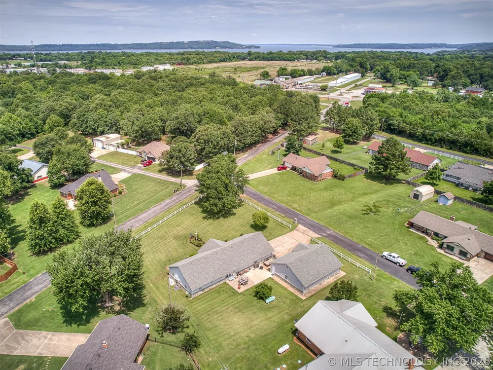 36 Meadowlark Eufaula, OK 74432