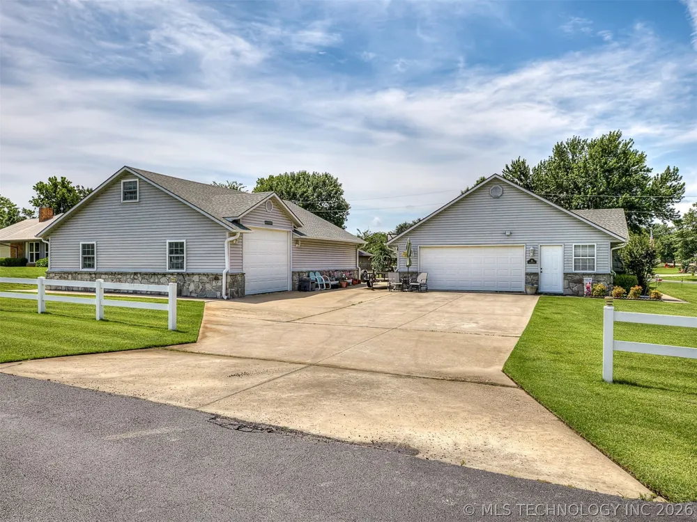 36 Meadowlark Eufaula, OK 74432