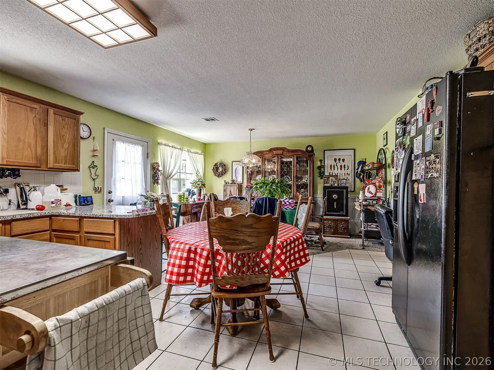 36 Meadowlark Eufaula, OK 74432