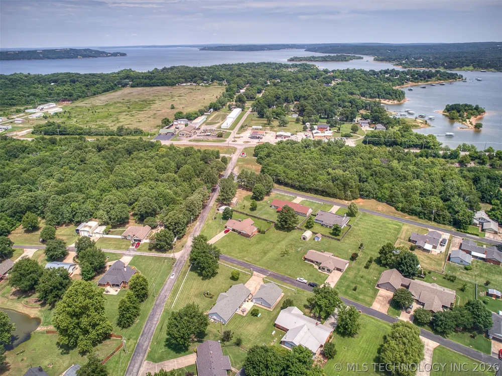36 Meadowlark Eufaula, OK 74432