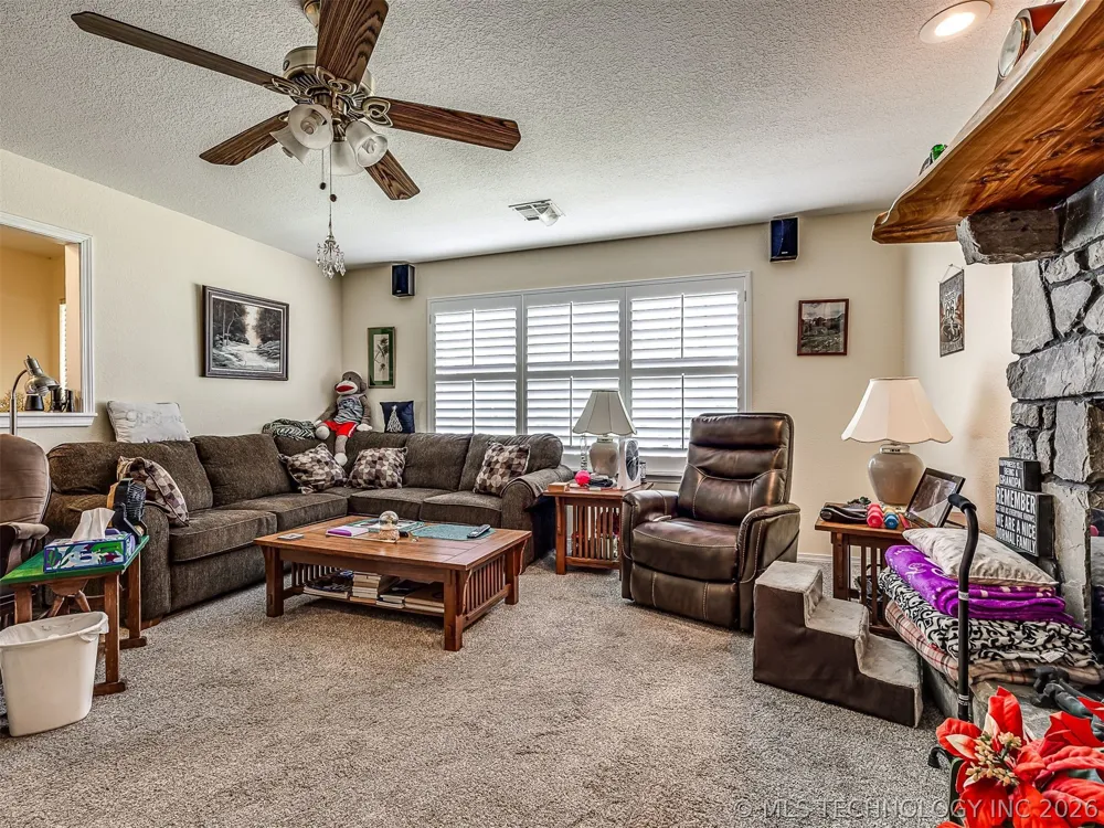 36 Meadowlark Eufaula, OK 74432